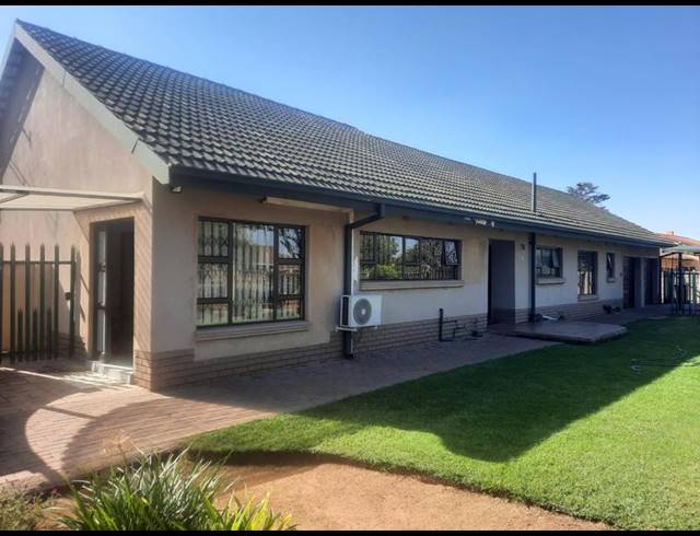 4 BEDROOM HOUSE FOR SALE IN VANDERBIJLPARK SE 7